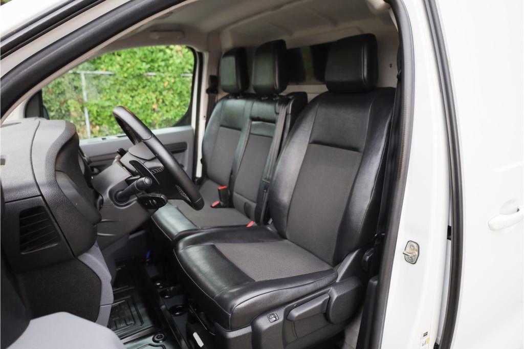 Toyota Proace 2.0d 177pk medium aut. comfort master lm i xenon i 2xschuifde