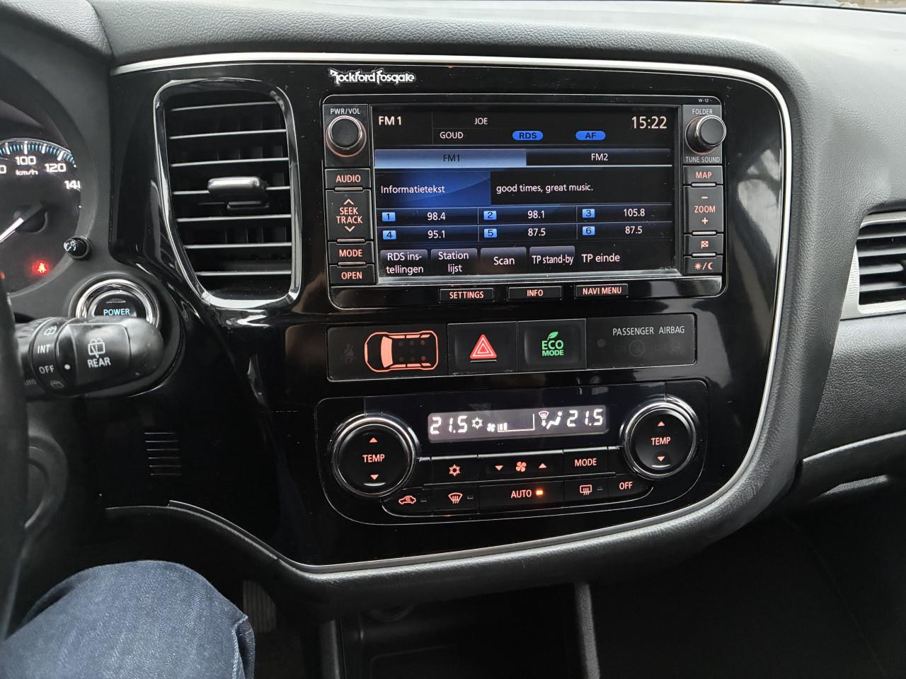 Mitsubishi Outlander PHEV 2014