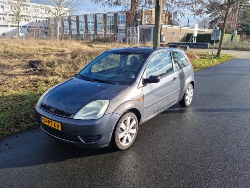 Ford fiesta 1.3i leuke sportieve auto bj 11-2004