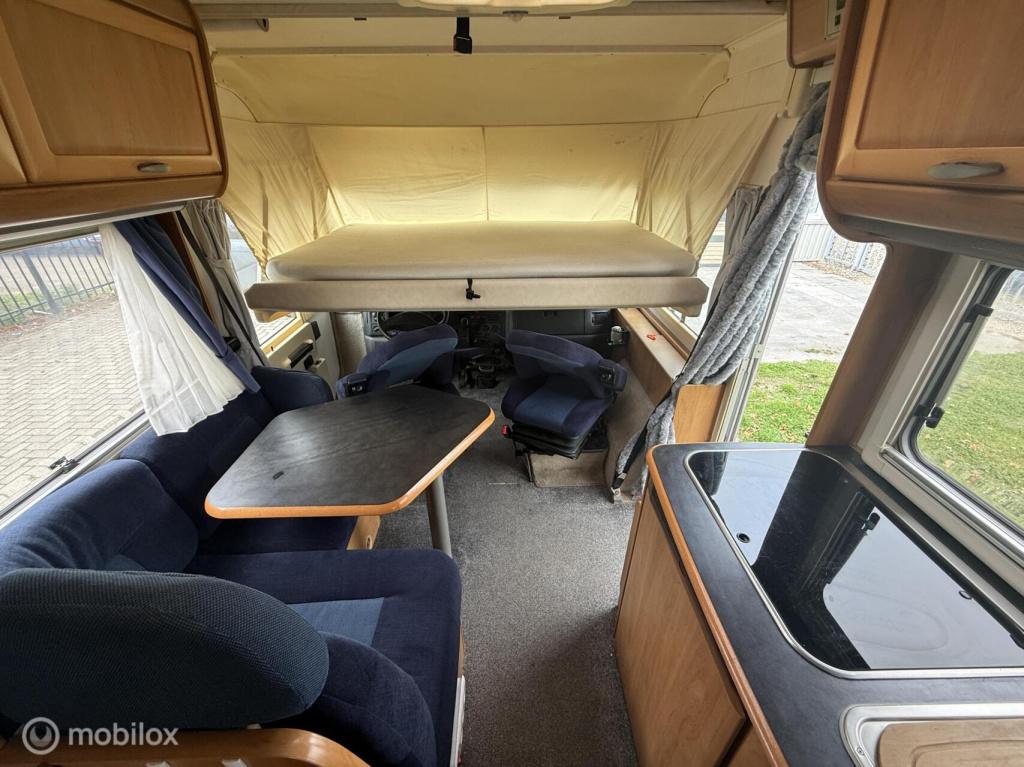 Hymer Onbekend b574 – ruime integraalcamper met vast bed én riant hefbed