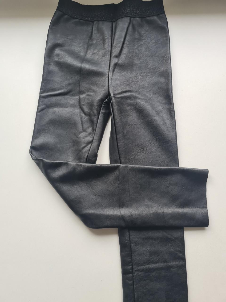 2 zwarte Pu leren skinny broeken Maat 110-116