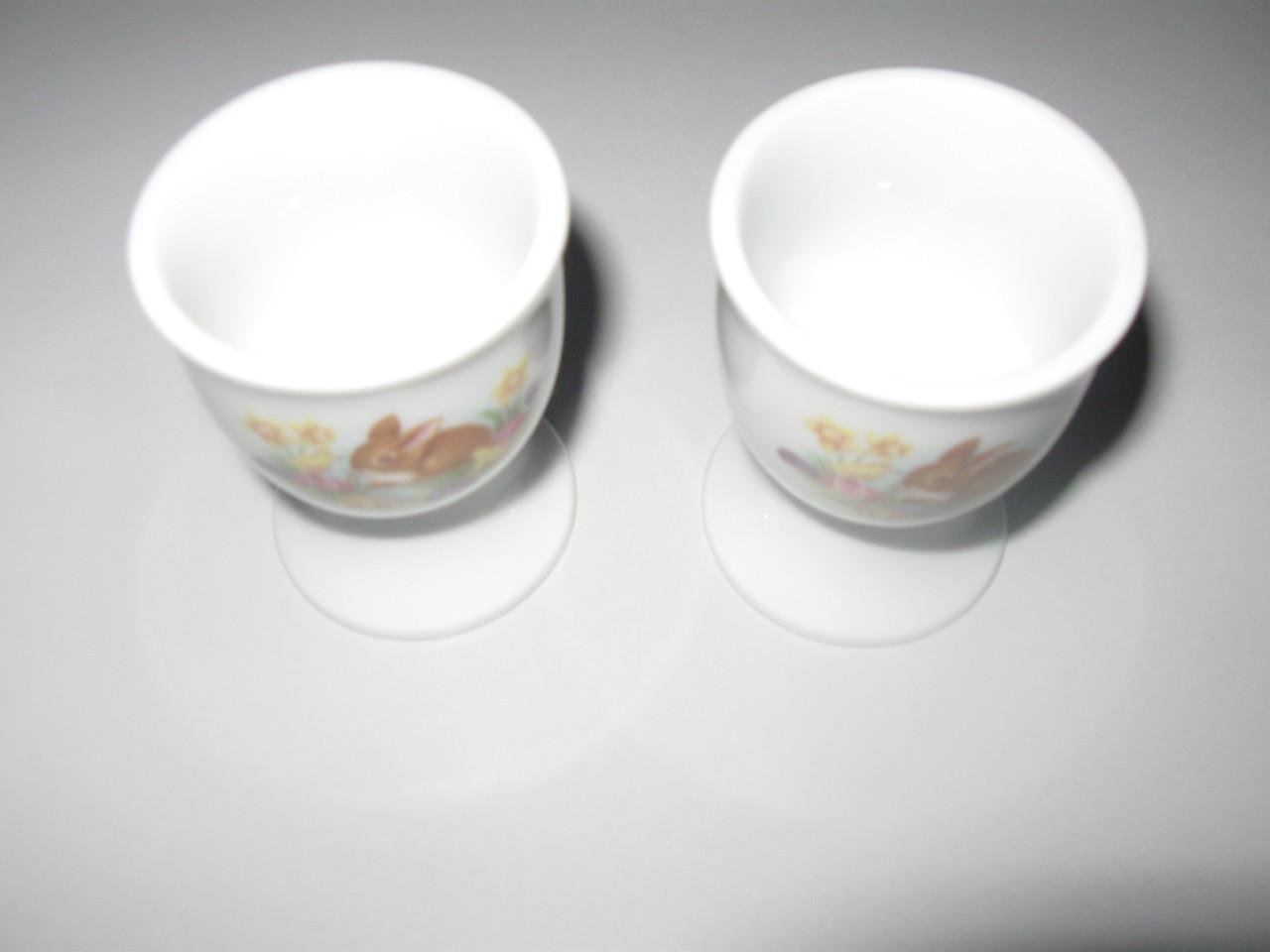 2 Aardewerk eierdoppen