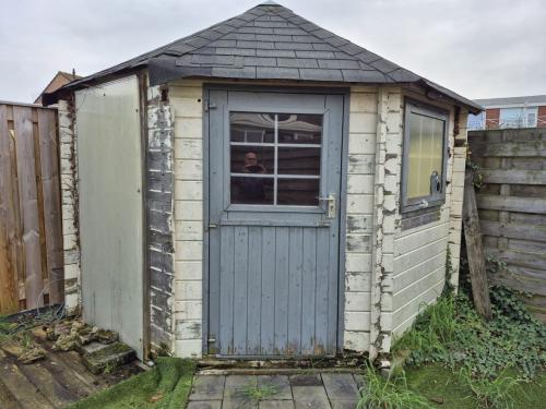 Houten tuinhuisje -opknapper