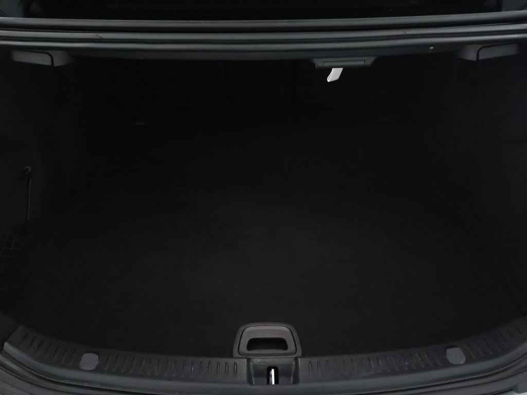 Mercedes-Benz E-Klasse 200 amg line | panoramadak | trekhaak | sfeerverlich