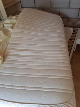 Te koop aupingbed met handverstelbare lattenbodem 180x200
