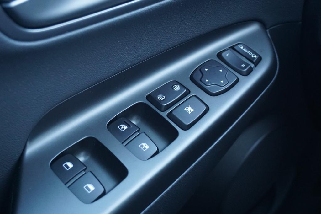 Hyundai Kona ev premium 64 kwh automaat - airco / navi / cruise / leder / s