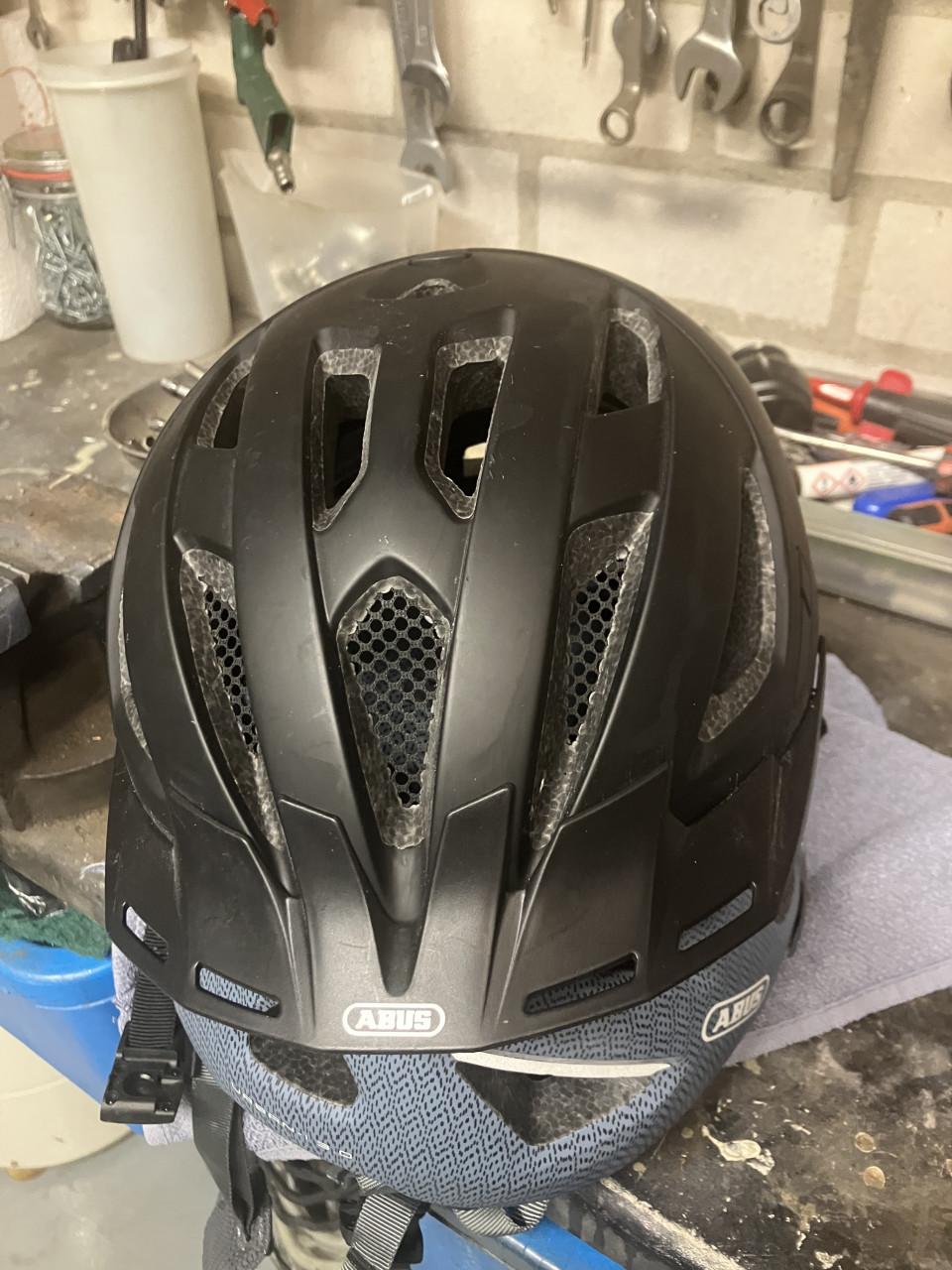 Te koop 2 fietshelmen