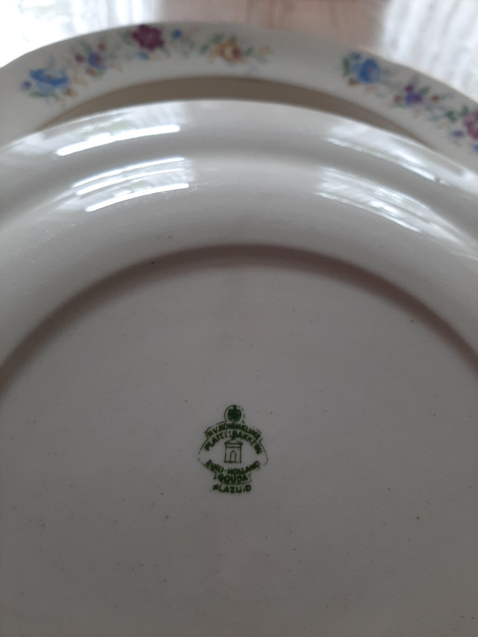 PLATEEL - 6 ANTIEKE ONTBIJTBORDJES - DIA 22,5 CM