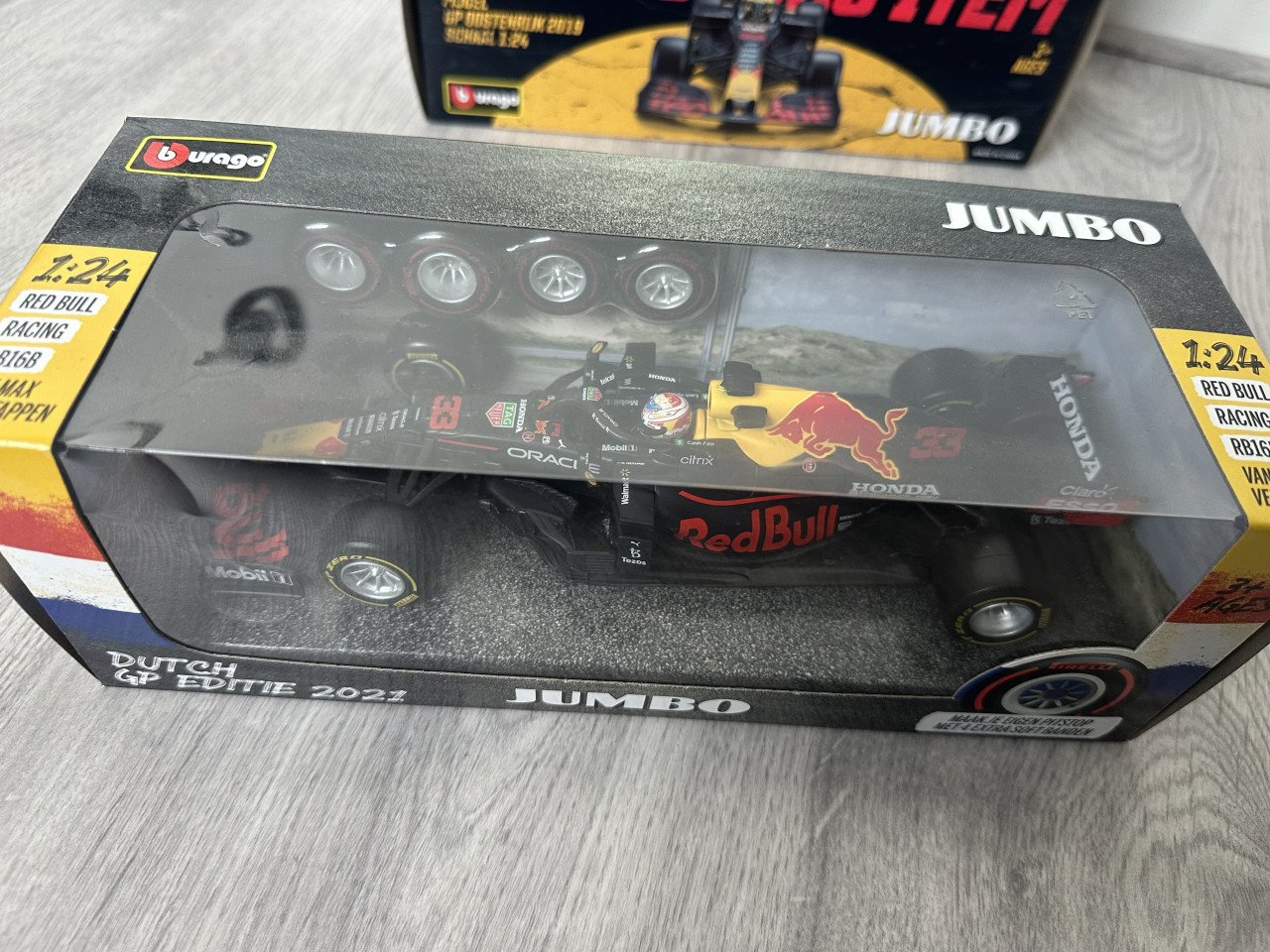 Drie nieuwe Red bulls auto's 1:24
