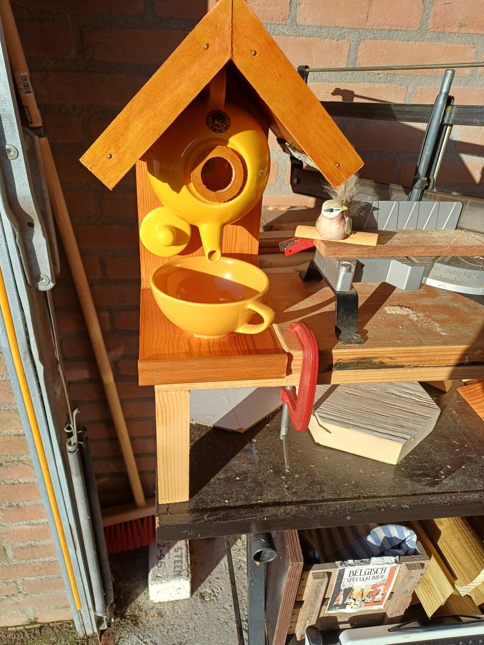 De Leukste Vogelhuisjes , Nestkastjes en voederplateaux zie foto's