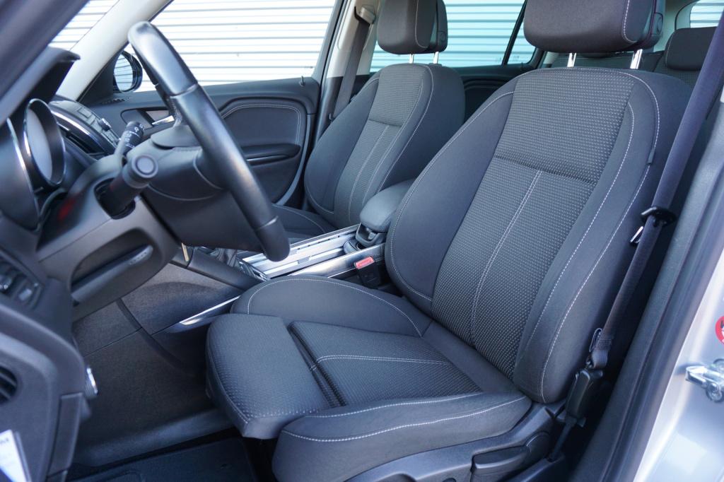 Opel Zafira 1.4 cosmo 7persoons - airco / navi / cruise / pano / parkeers. 