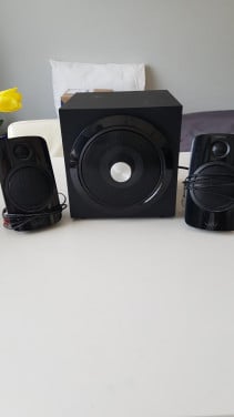 3-delige speaker/luidspreker  set  met subwoofer, in prima staat.