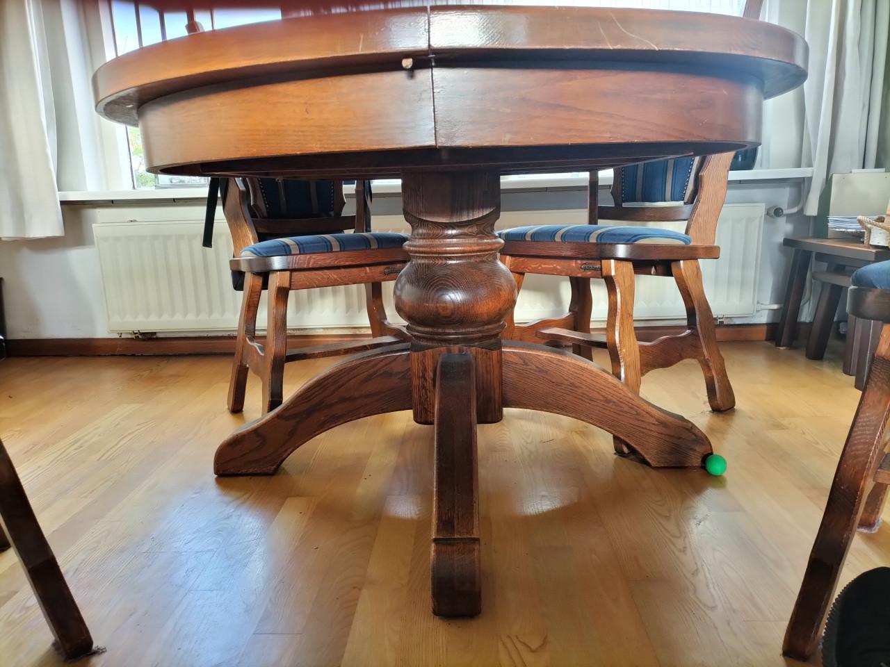 Ronde Eiken Eettafel met 4 stoelen
