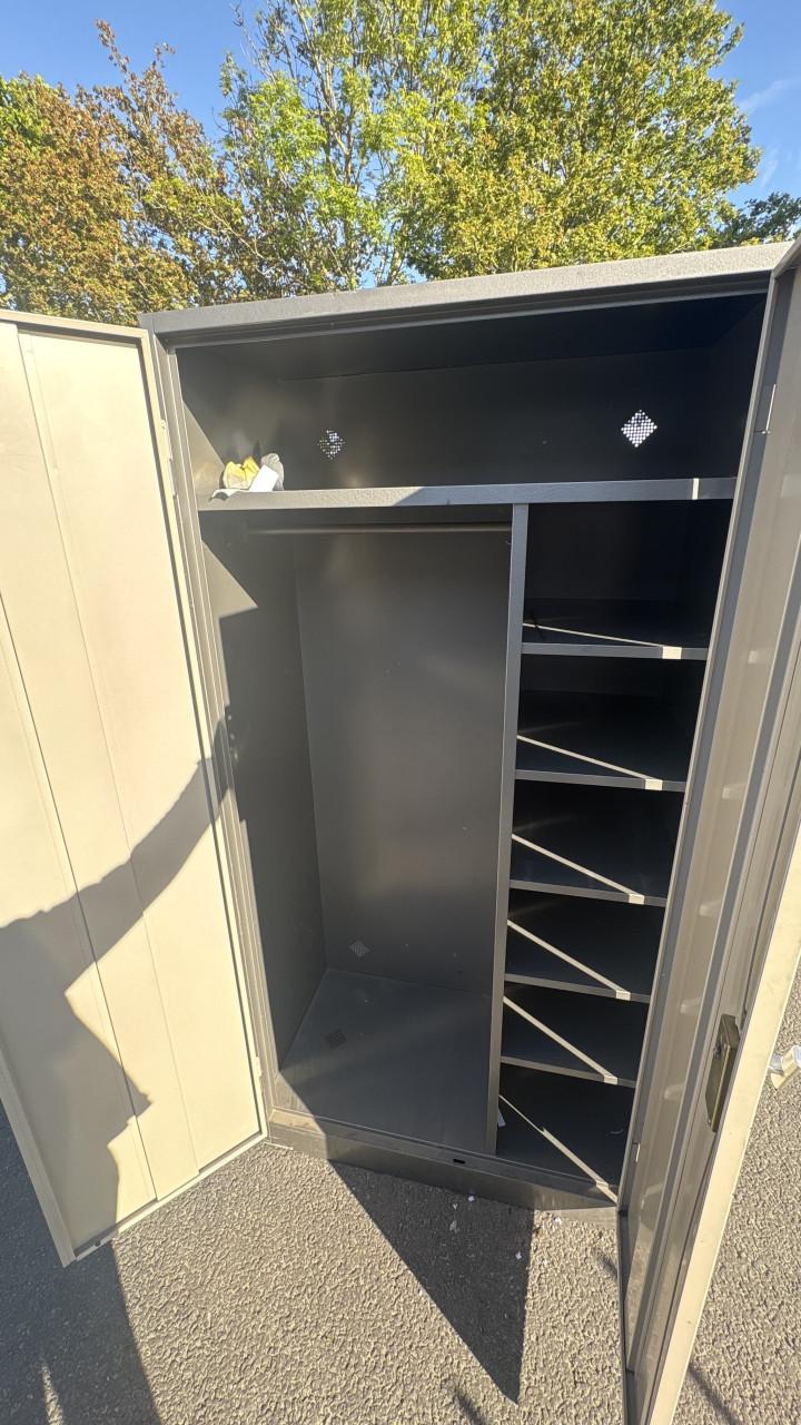 Paardenkast metalen kast