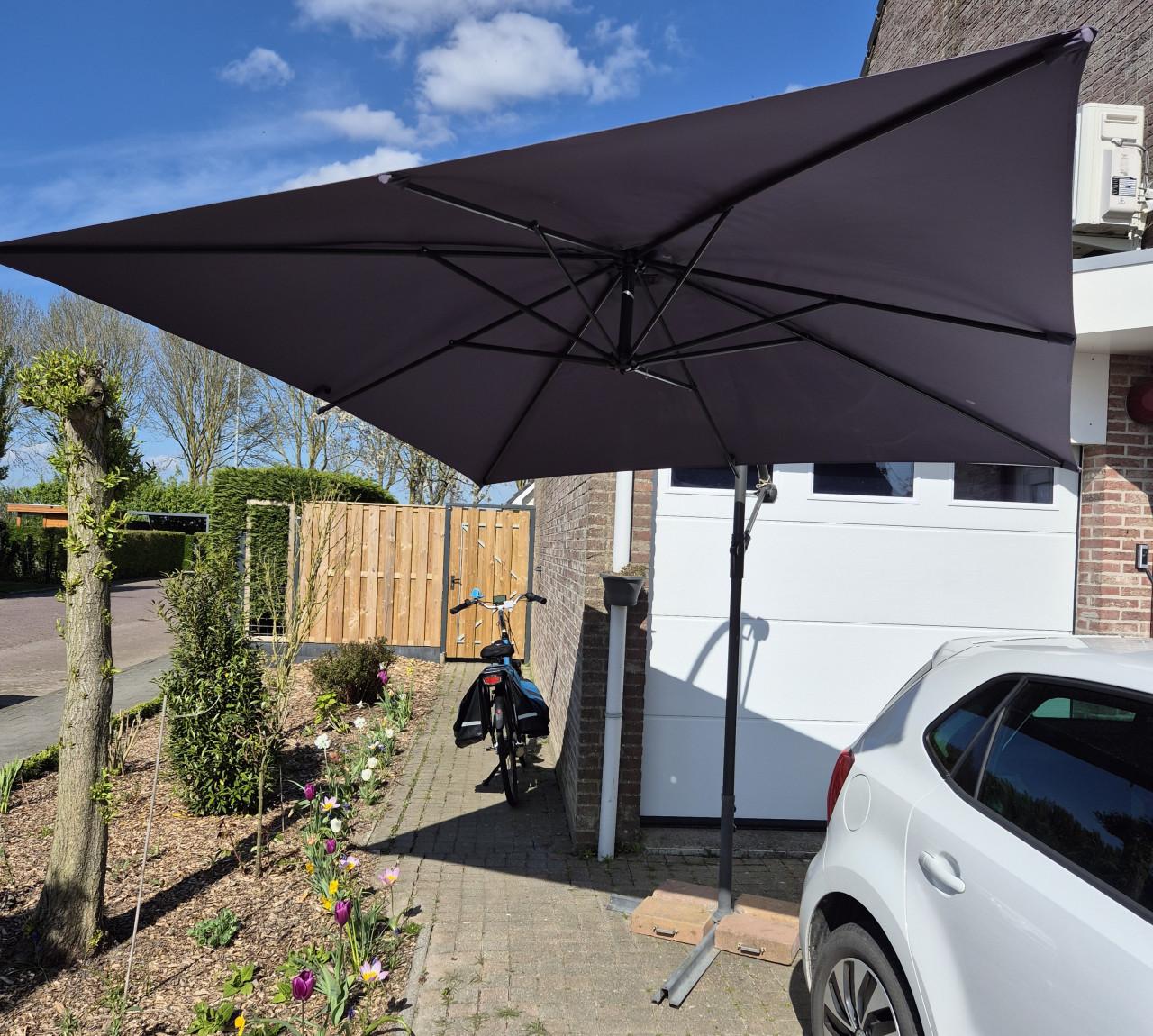 Zweefparasol met voet