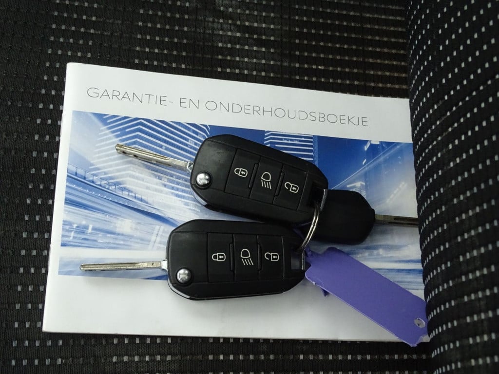 Peugeot 2008 1.2 puretech gt-line | pano | trekhaak | bluetooth | navi