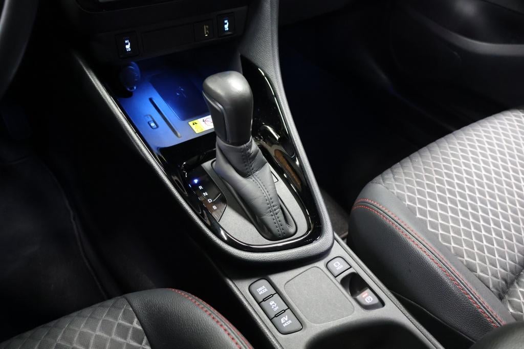 Toyota Yaris 1.5 hybrid launch edition nl auto