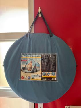 Blauwe Crivit pop-up strandtent in draagtas