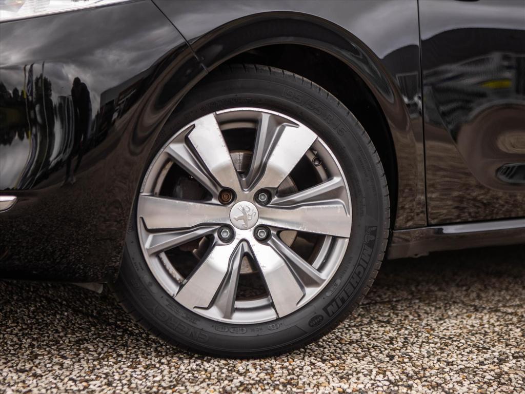 Peugeot 208 1.2 e-vti 82pk 5d envy automaat