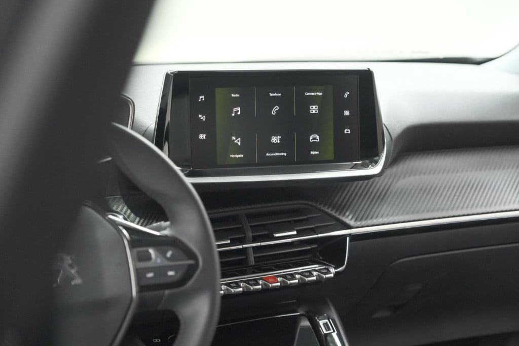Peugeot 2008 puretech 102 allure pack | camera | apple carplay | parkeersen