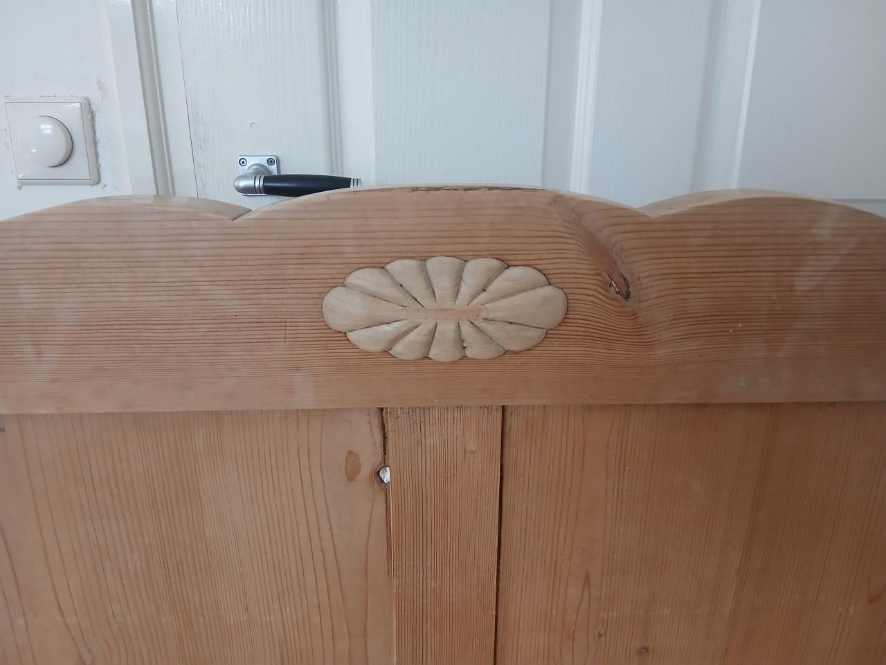 Houten klepbankje met bergruimte
