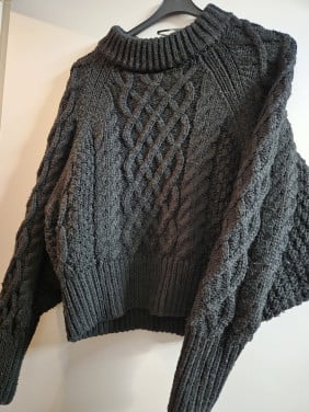 Gebreide korte zwarte trui H&M Maat S 5% wol