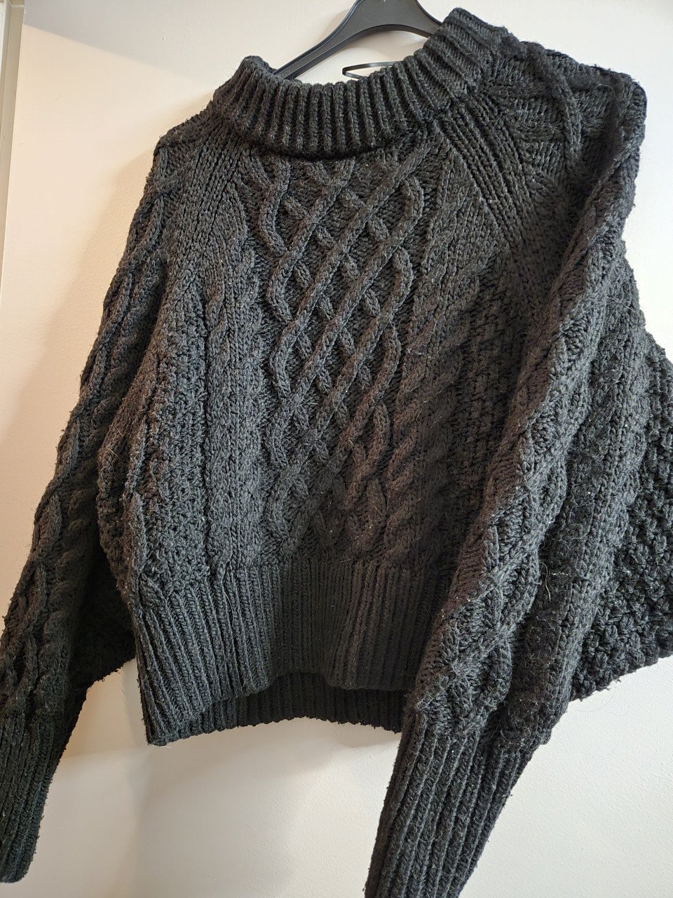Gebreide korte zwarte trui H&M Maat S 5% wol
