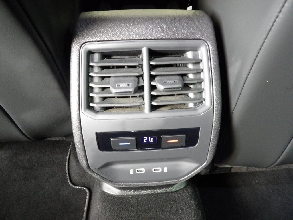 Seat Leon sportstourer 1.5 tsi 150pk fr business intense