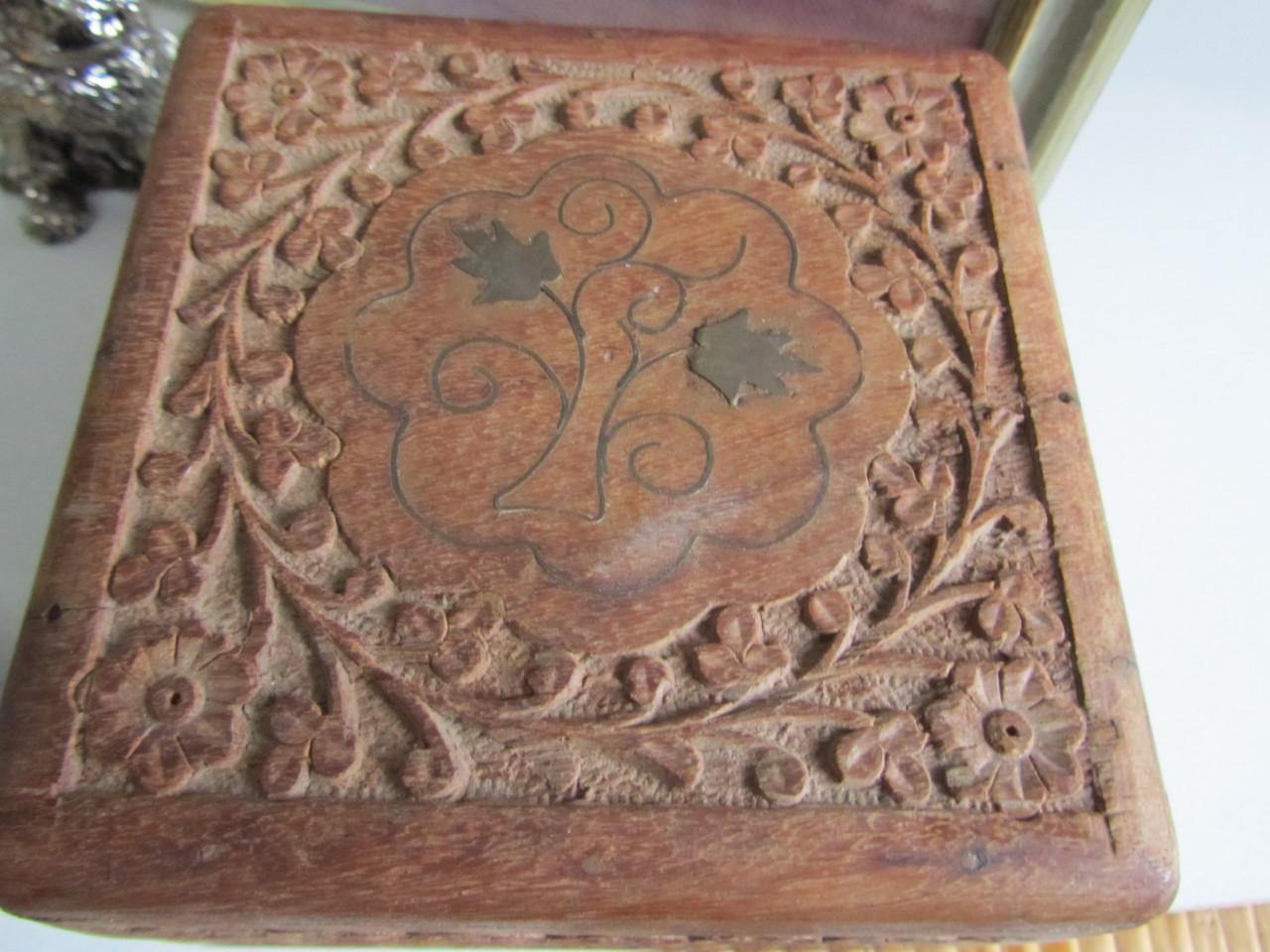 Kistje van hout snijwerk