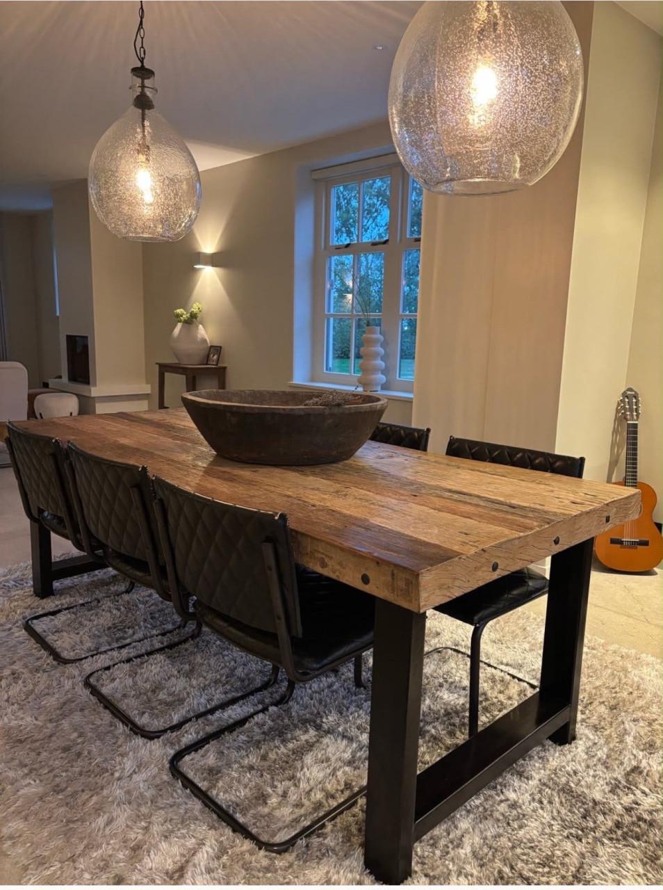 Robuuste industriele eettafel en salontafel