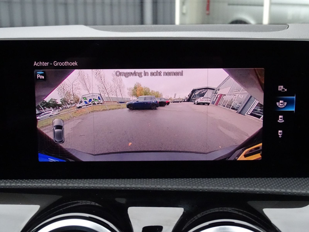 Mercedes-Benz A-Klasse 200 advantage | pano | 18" | led
