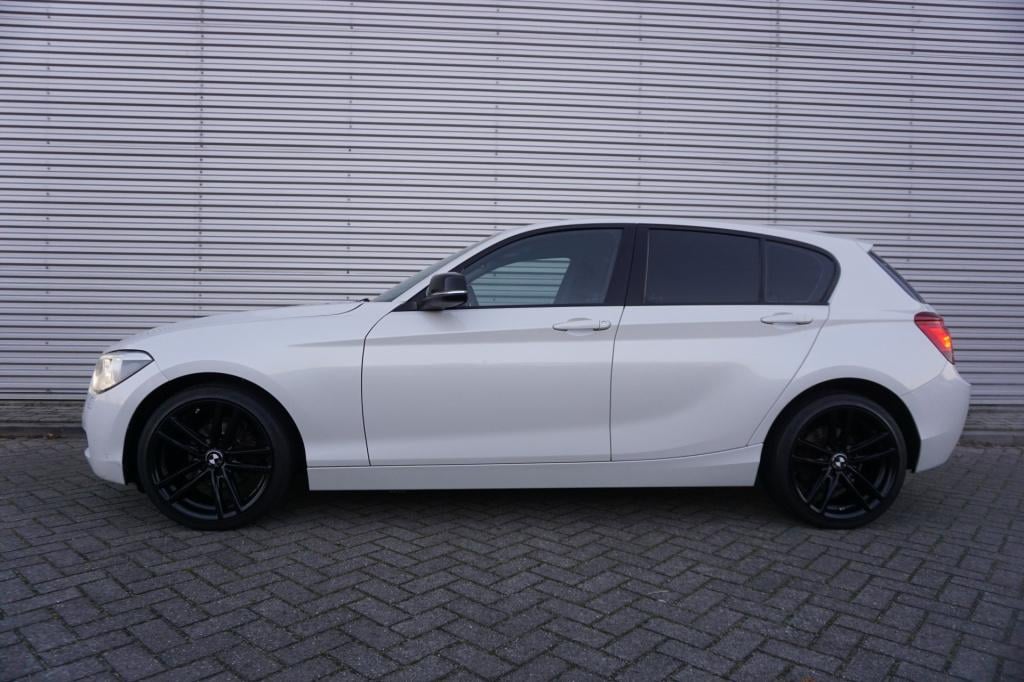 BMW 1 Serie 116i executive climate / navi / cruise / parkeersens. / elektr.