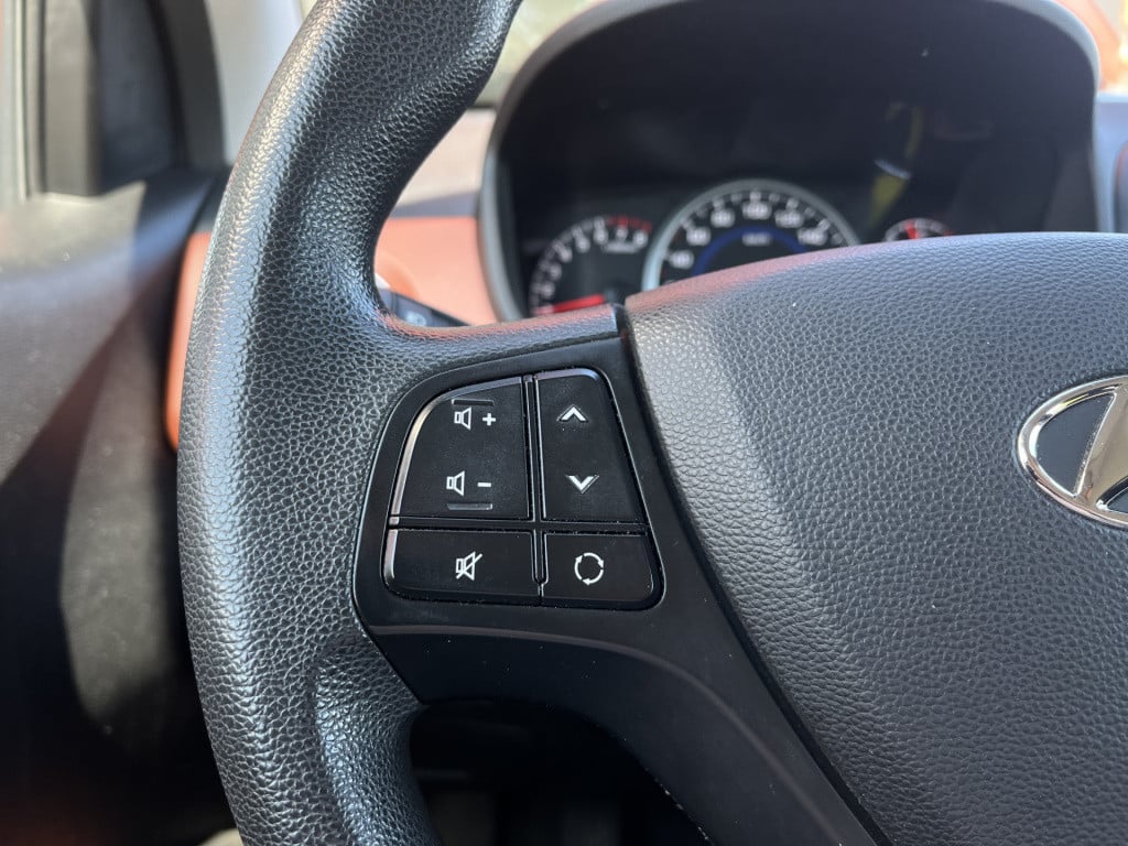 Hyundai I 10 1.0i i-motion comfort | climate | radio | cruise