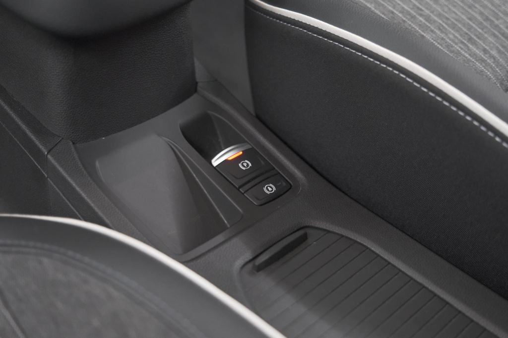 Renault Clio tce 130 edc intens |  allseason banden | camera | navigatie | 