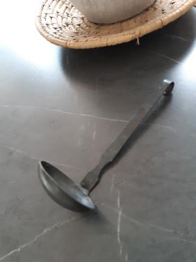 Lepel voor aan het luikje bv