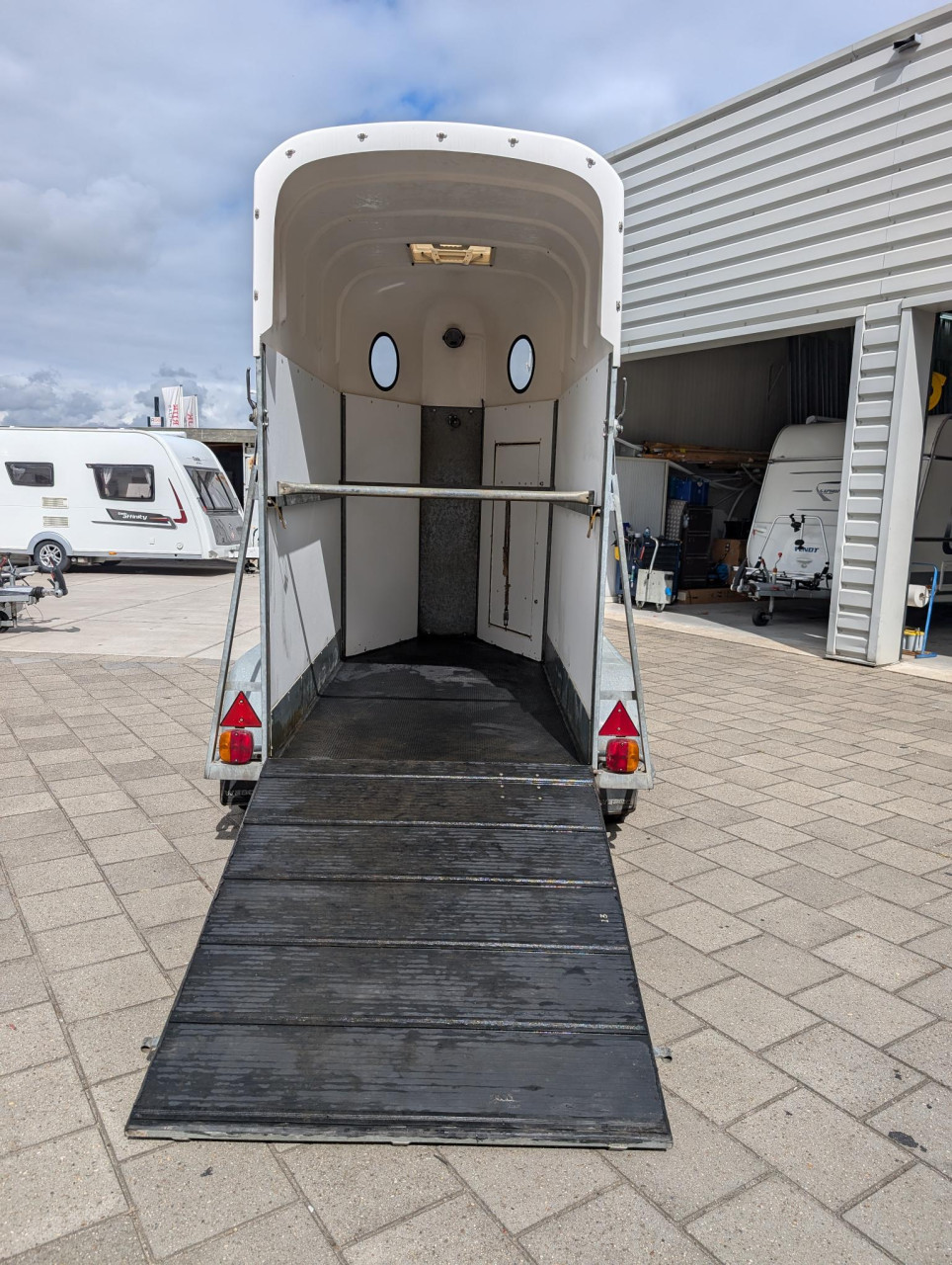 Mooie en nieuw opgebouwde Wesco 1,5 paards trailer!