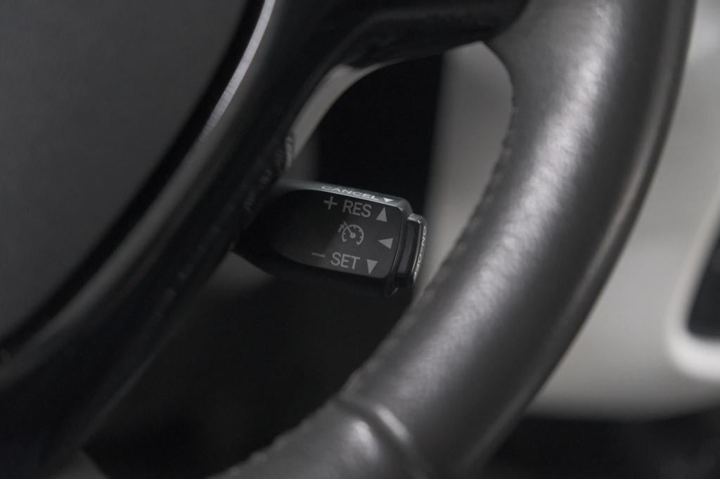 Peugeot 108 1.0 e-vti première | camera | climate control | 15 inch lichtme