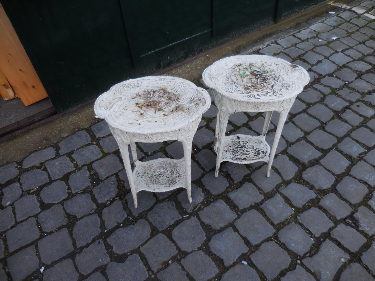 Smeedijzeren tafeltjes