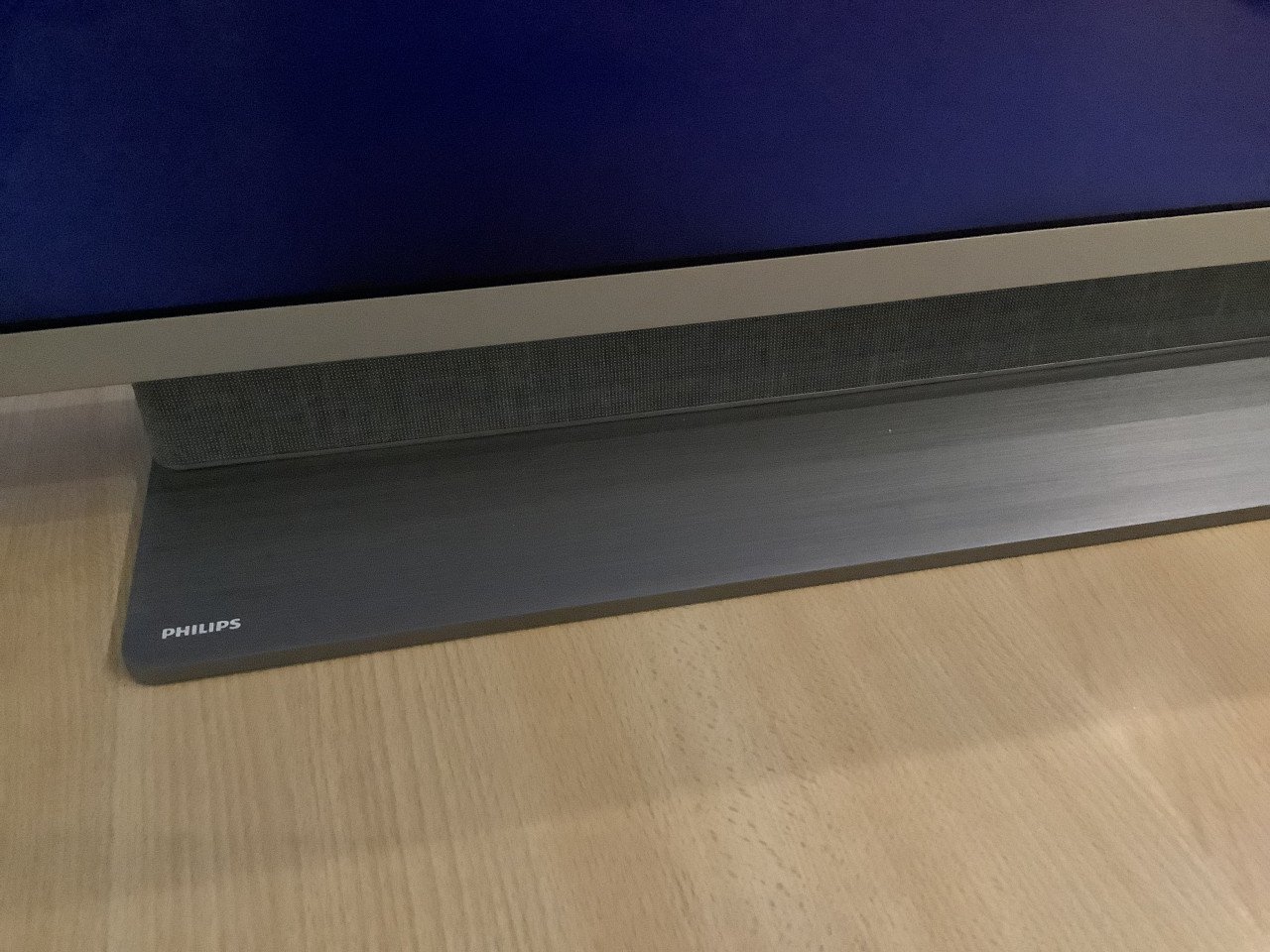 Smart tv Philips 55 inch met kleine verticale streep ( links ) in het beeld