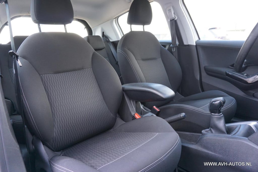 Peugeot 208 1.2 puretech blue lion