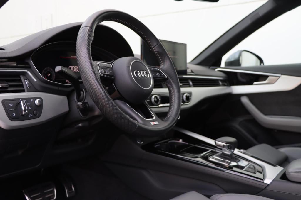 Audi A4 limousine 35 tfsi launch edition s-line 150pk s-tronic | pano | hud
