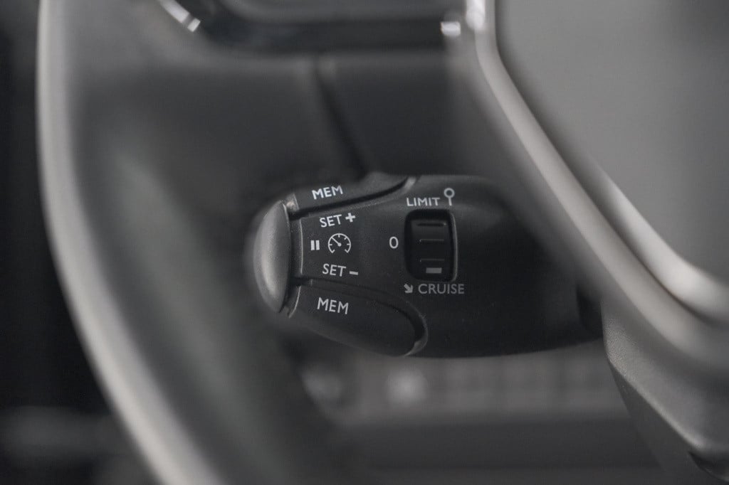 Peugeot 2008 puretech 130 eat8 active | parkeersensoren | navigatie | apple