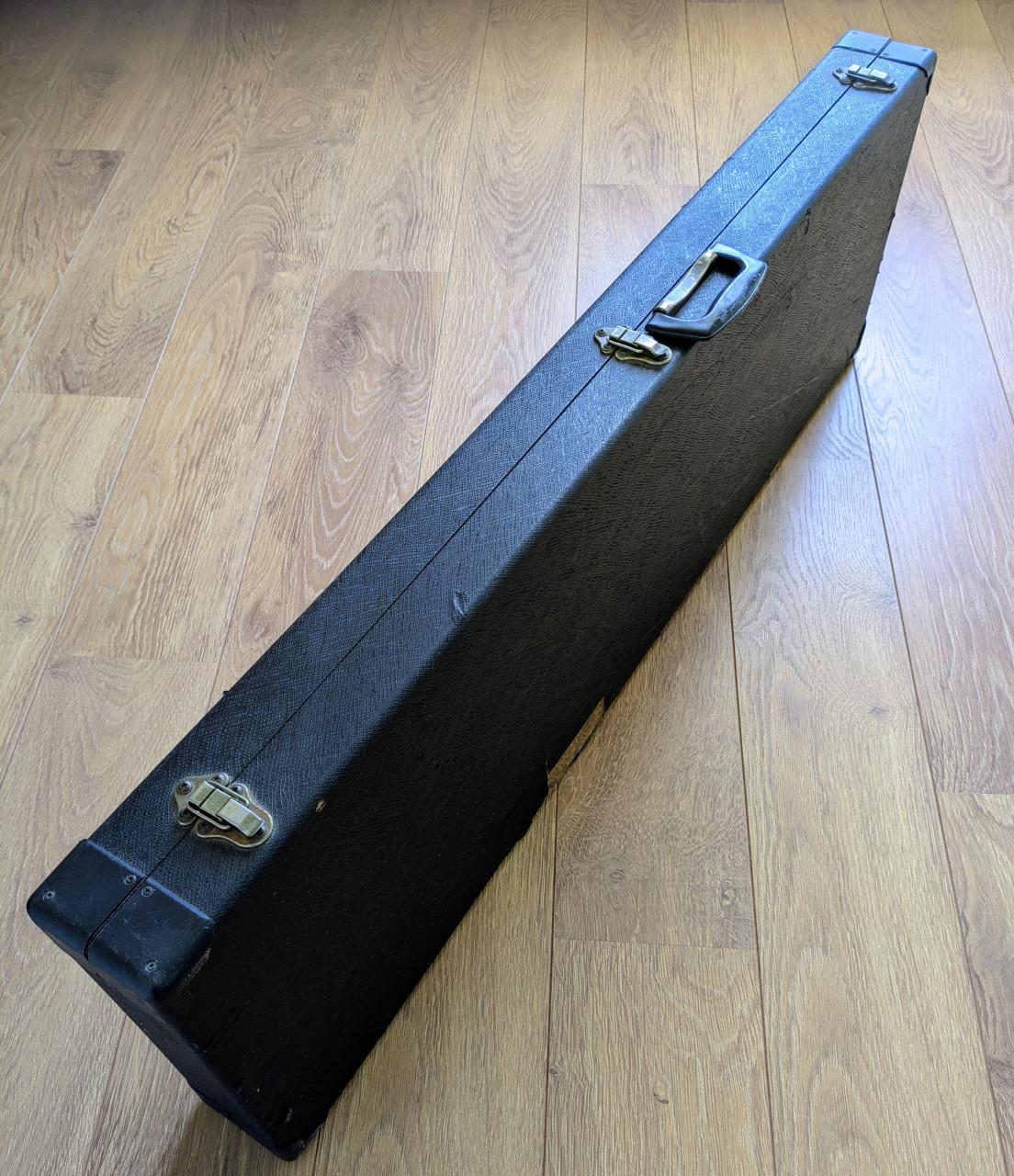 Muziek spullen:  4 micro's en 2 hard cases