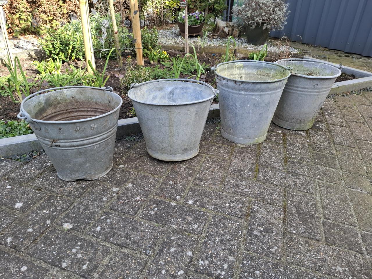 Vier zinken emmers