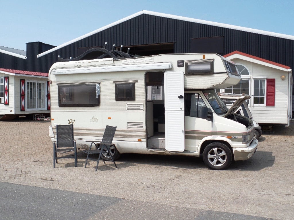 Dethleffs alkoof camper geschikt voor 5 personen