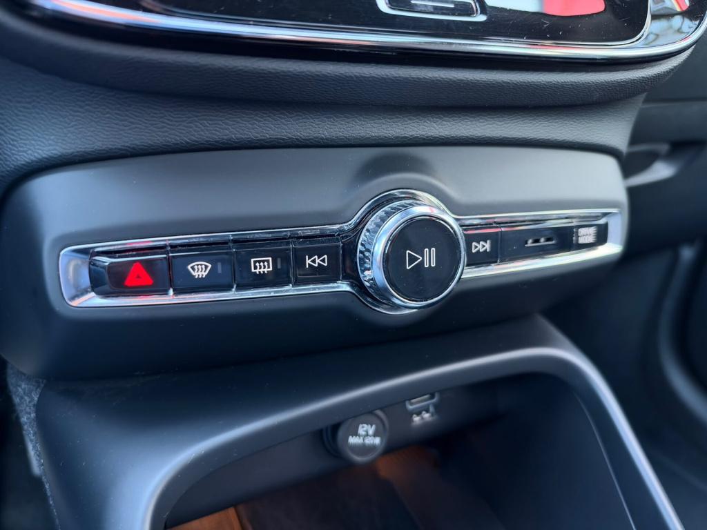 Volvo XC40 1.5 t4 recharge r-design