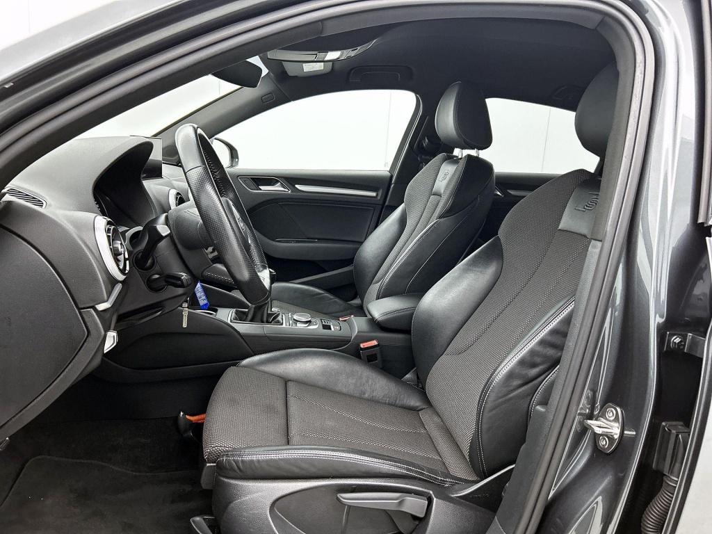 Audi A3 limousine 1.0 tfsi s line | navigatie | afgevlakt sportstuur | spor