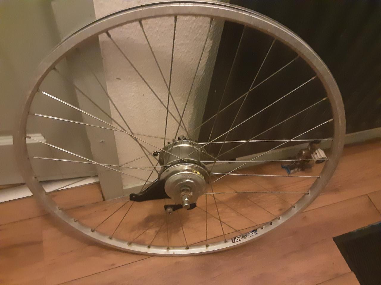28 inch shimano nexus achterwiel, 8 speed,rollerbrake rem