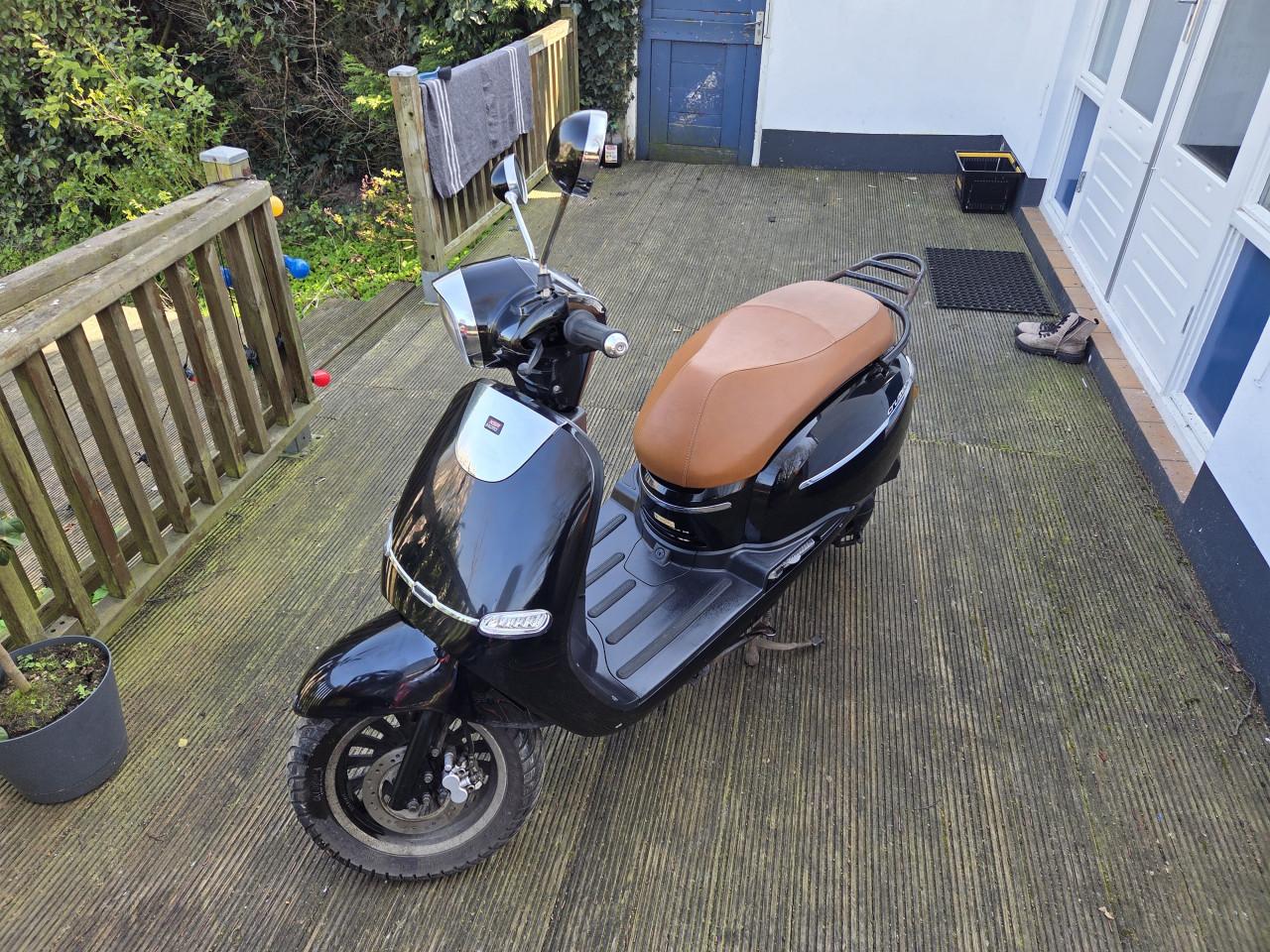 Te koop cruiser bromscooter igs