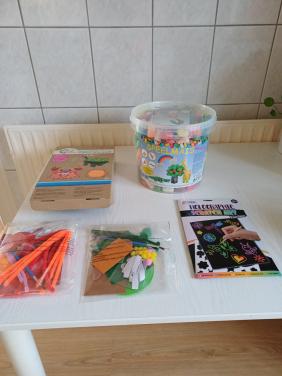 Speelmais - eierdoosdieren - scratch art  alles nog geseald .